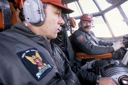 Izquierda Capit‡n Juan Carlos Hrubick, derecha, Vicecomodora Alfredo Abelardo Cano